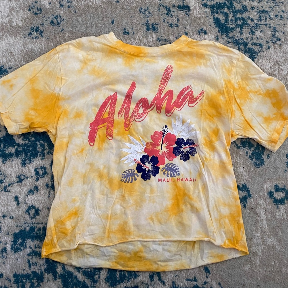 Yellow slightly cropped t shirt